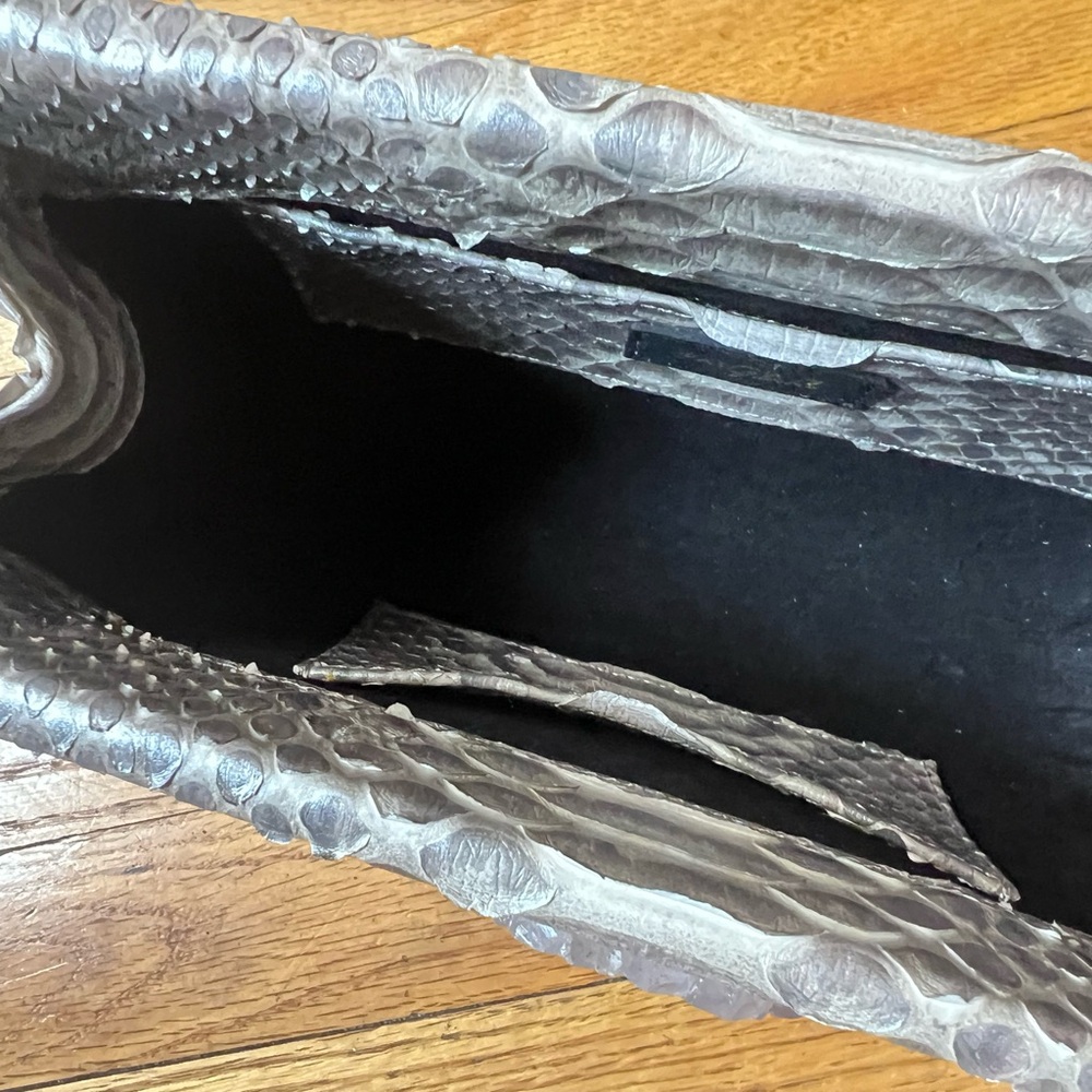 Elizabeth Anthony Silver Clutch with Gold Chain - Picture 4 of 6